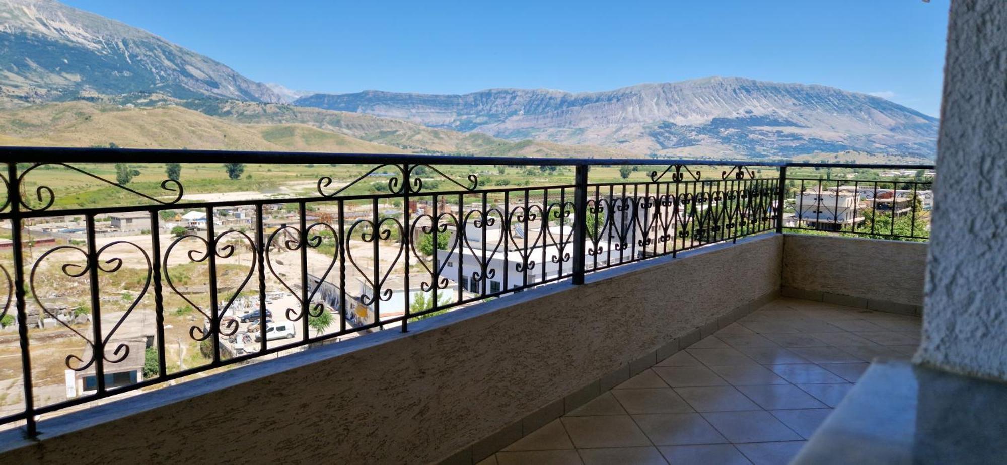 Shena Guest House Gjirokastër Buitenkant foto