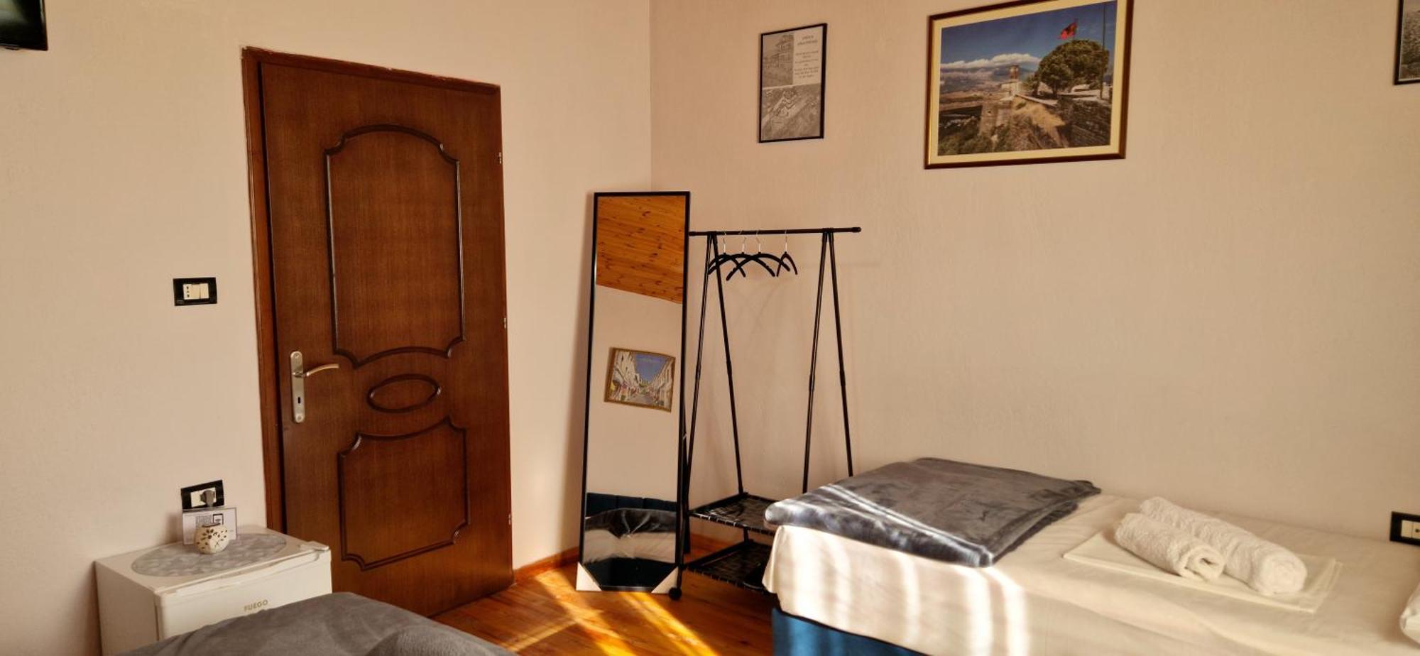 Shena Guest House Gjirokastër Buitenkant foto